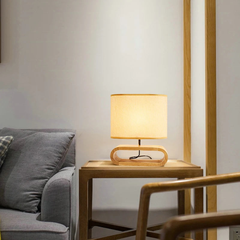 Lampe de chevet en Bois Nordique avec Abat-jour en Tissu - lampechevetdesign.com