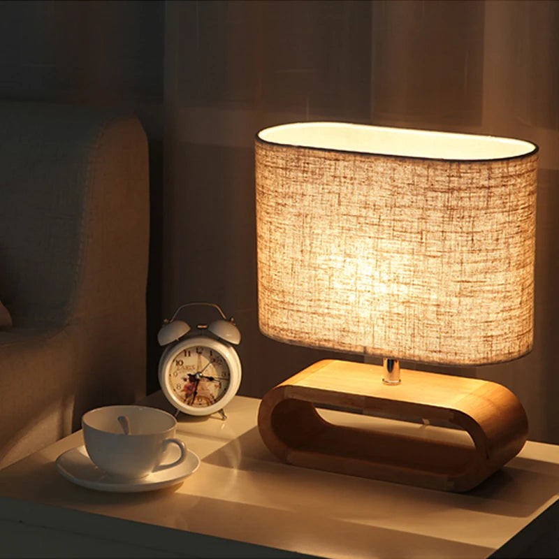 Lampe de chevet en Bois Nordique avec Abat-jour en Tissu - lampechevetdesign.com