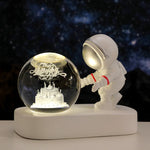 Lampe de chevet Astronaute Boule de Cristal - lampechevetdesign.com