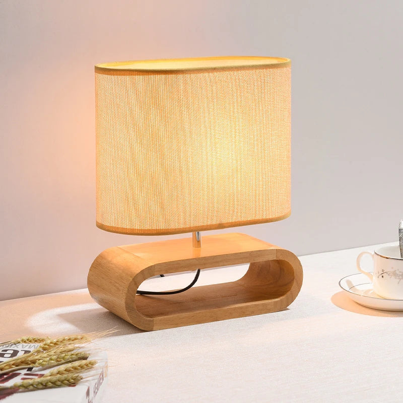 Lampe de chevet en Bois Nordique avec Abat-jour en Tissu - lampechevetdesign.com