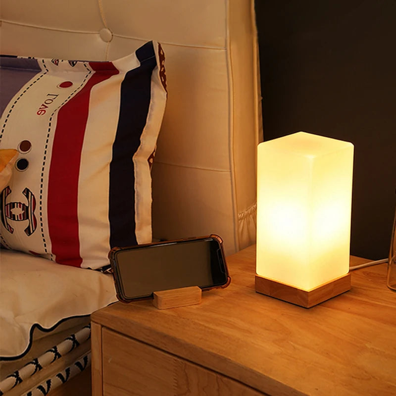 Lampe de Chevet Moderne en Verre et Bois Massif - lampechevetdesign.com