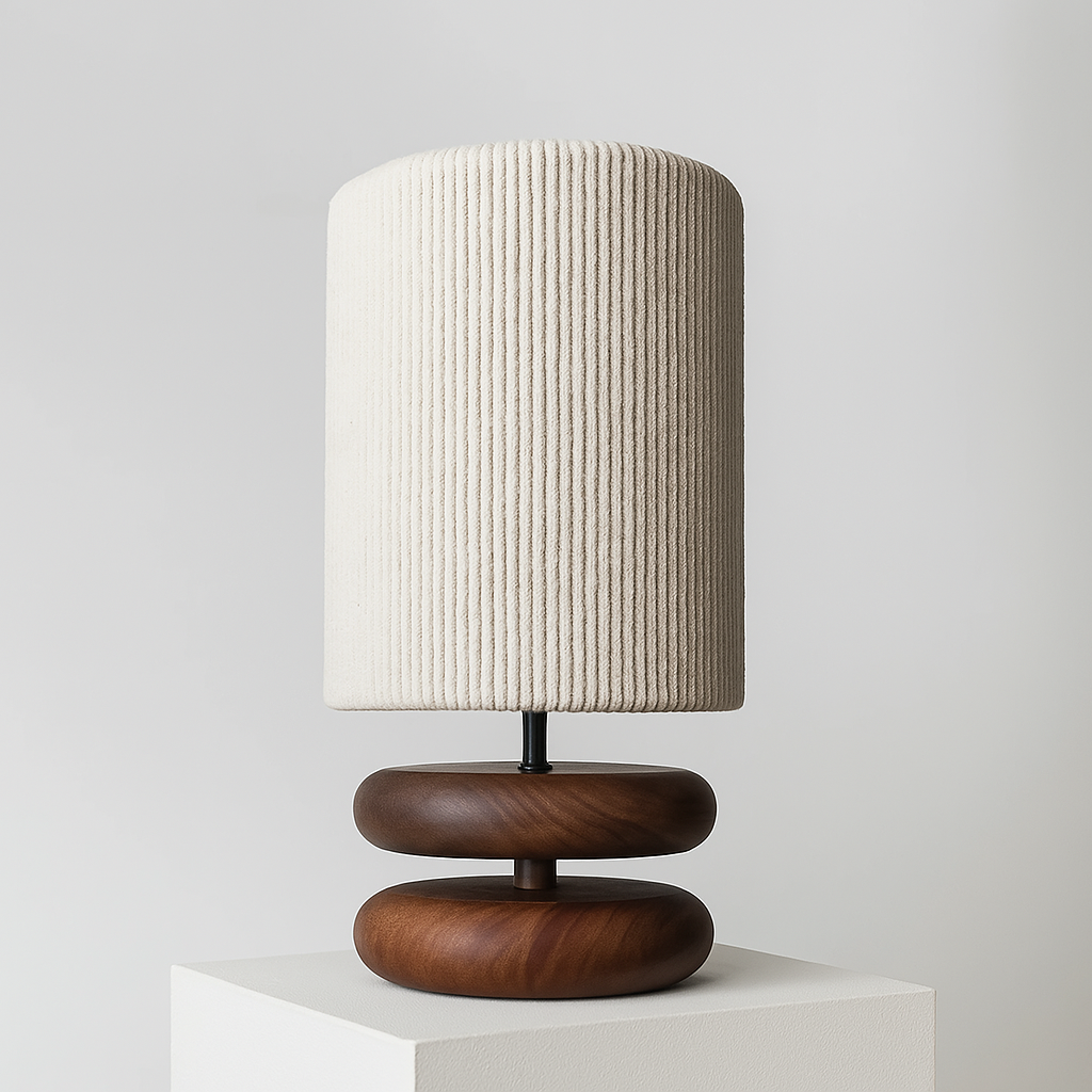 Lampe de chevet japonaise avec pied en bois à deux volumes arrondis et abat-jour cylindrique clair