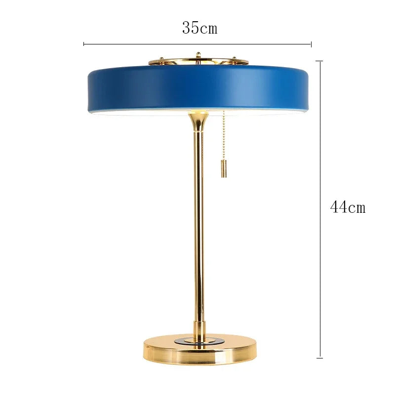 Dimensions de la lampe nordique bleue et dorée : hauteur 44 cm et largeur 35 cm