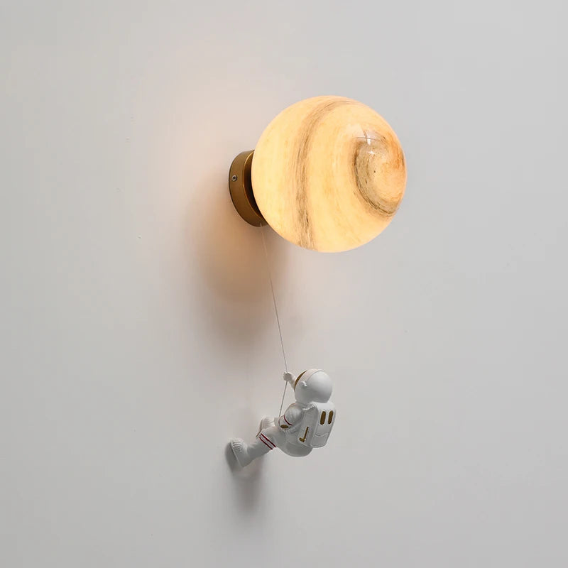 Lampe de chevet Murale Astronaute pour Enfant - lampechevetdesign.com