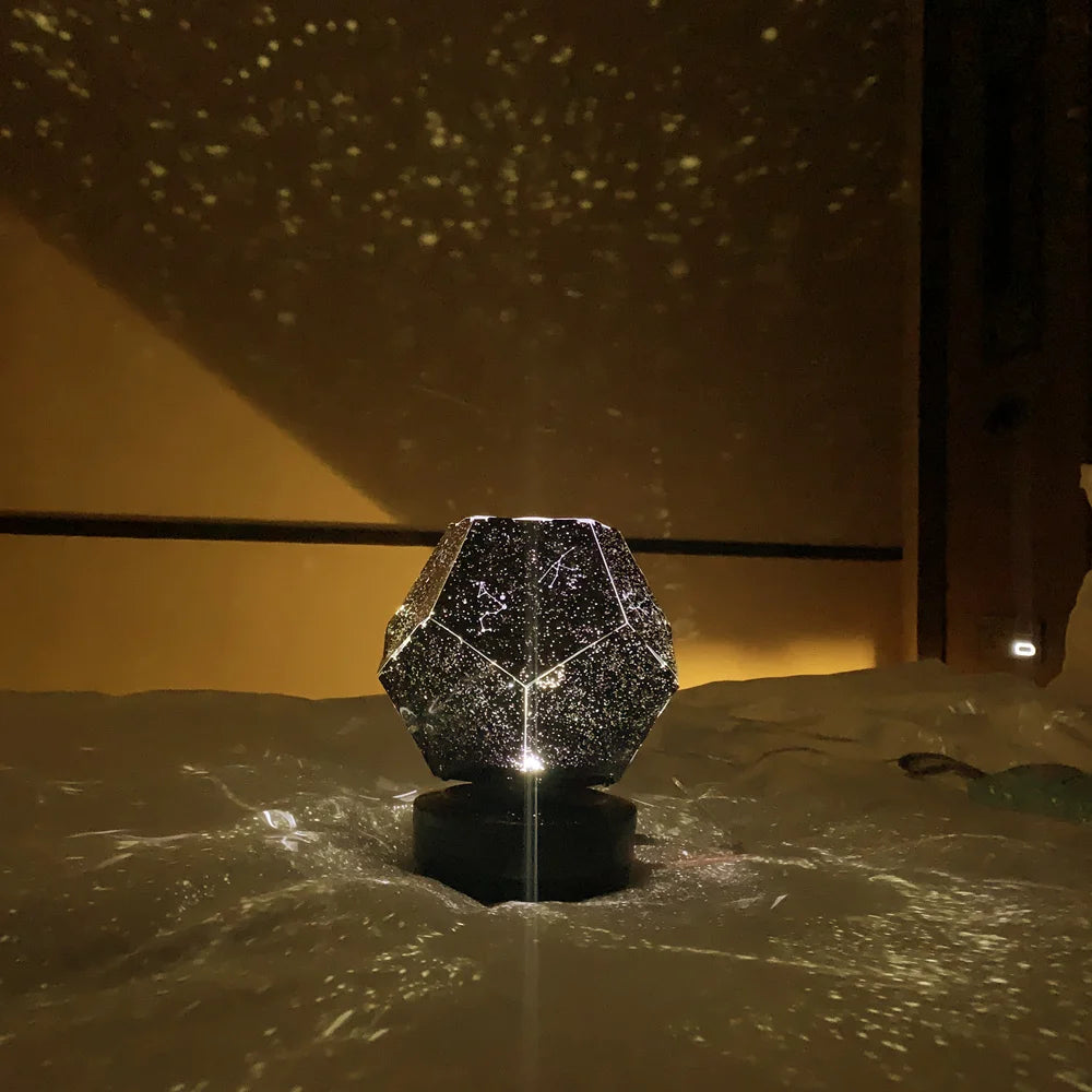 Lampe de chevet projecteur étoilé Galaxy - lampechevetdesign.com