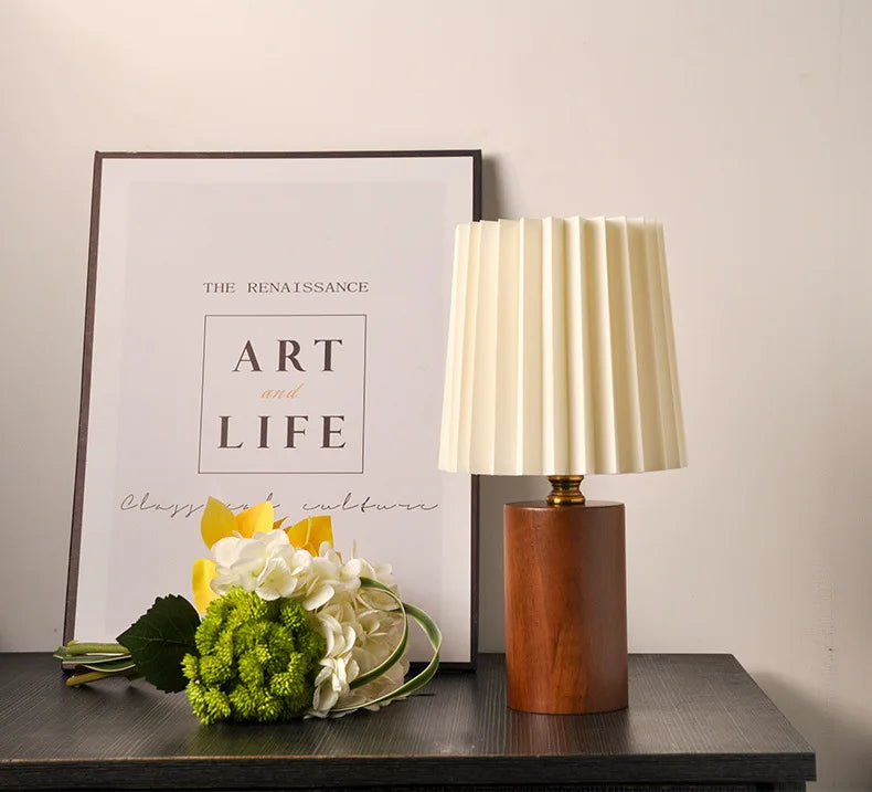Lampe de Chevet Nordique Plissée en Bois - lampechevetdesign.com
