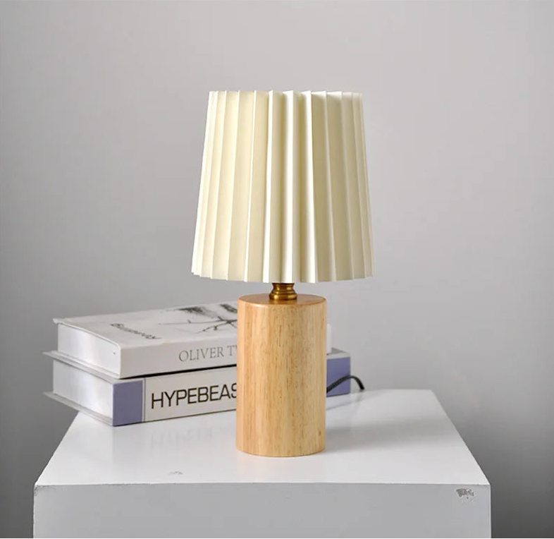 Lampe de Chevet Nordique Plissée en Bois - lampechevetdesign.com