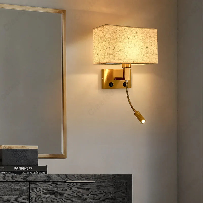 Lampe de chevet Murale Moderne avec Abat-Jour en Tissu et Liseuse LED - lampechevetdesign.com