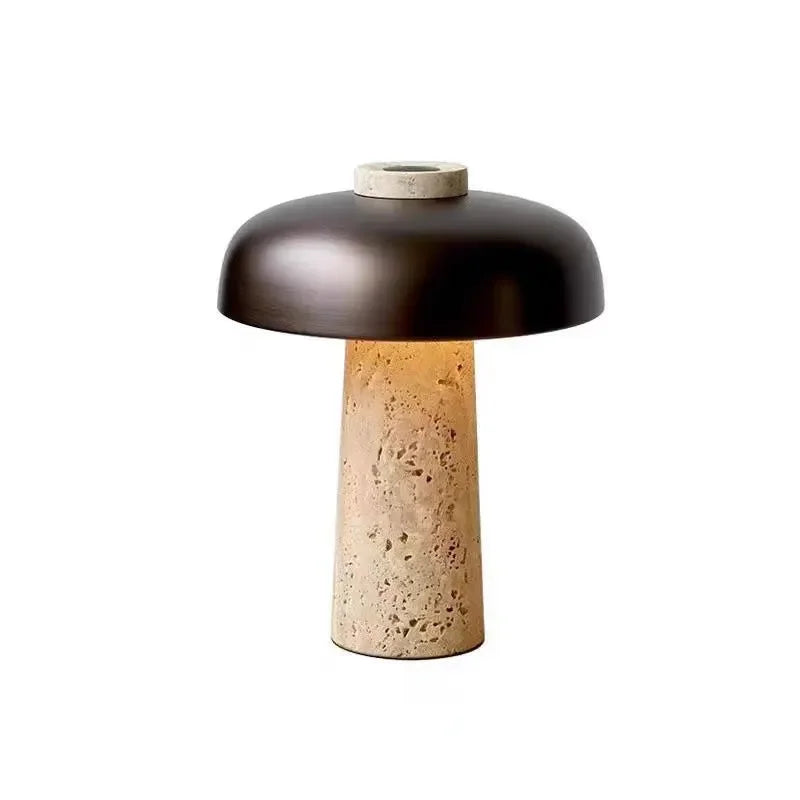 Version de la lampe nordique avec abat-jour noir, présentée sur fond blanc