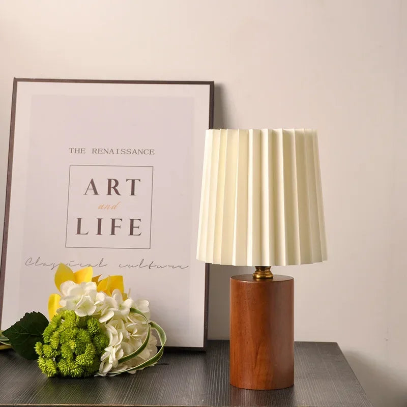 Lampe de Chevet Nordique Plissée en Bois - lampechevetdesign.com