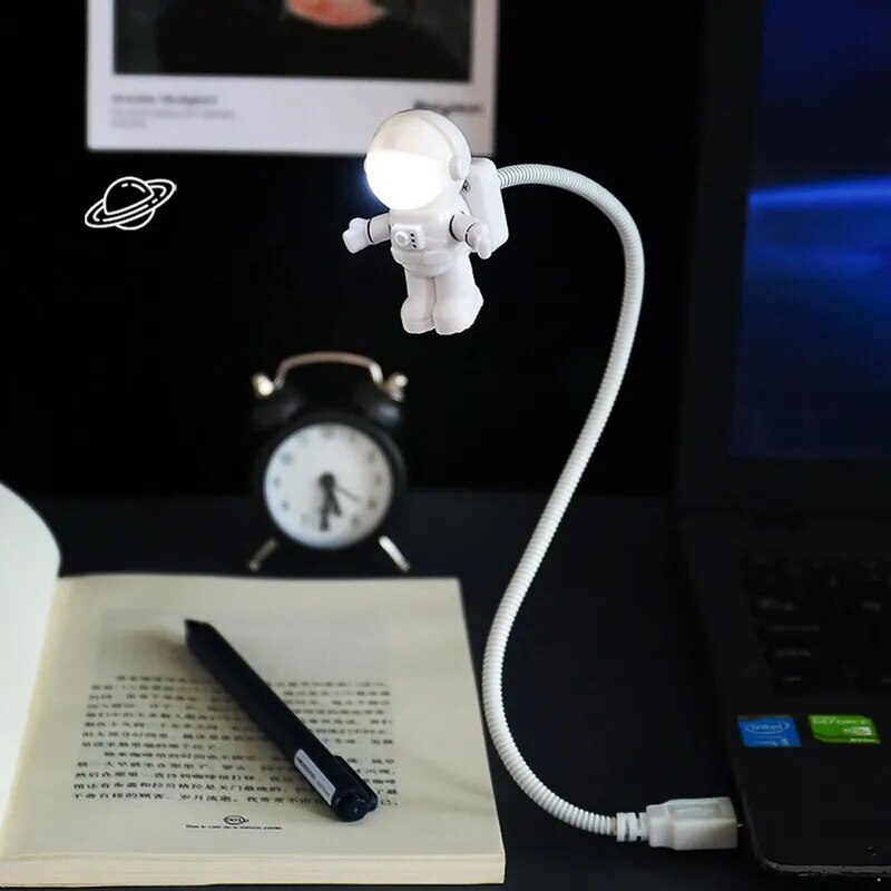 Lampe de bureau USB Mini Astronaute - lampechevetdesign.com