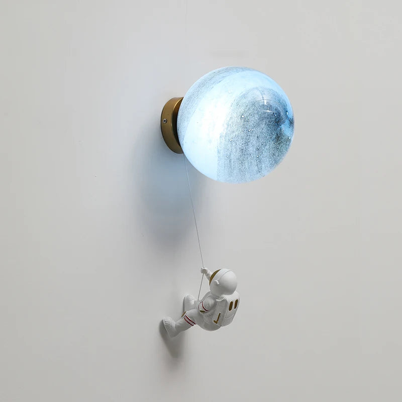 Lampe de chevet Murale Astronaute pour Enfant - lampechevetdesign.com