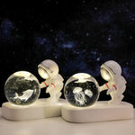 Lampe de chevet Astronaute Boule de Cristal - lampechevetdesign.com