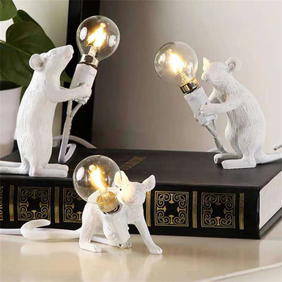 Lampe de Chevet Moderne en Résine en Forme de Rat - lampechevetdesign.com
