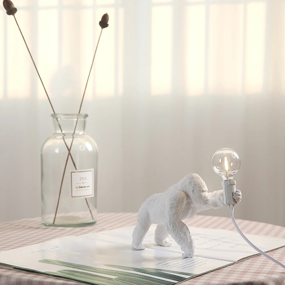 Lampe de Chevet Gorille en Résine - lampechevetdesign.com