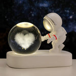 Lampe de chevet Astronaute Boule de Cristal - lampechevetdesign.com