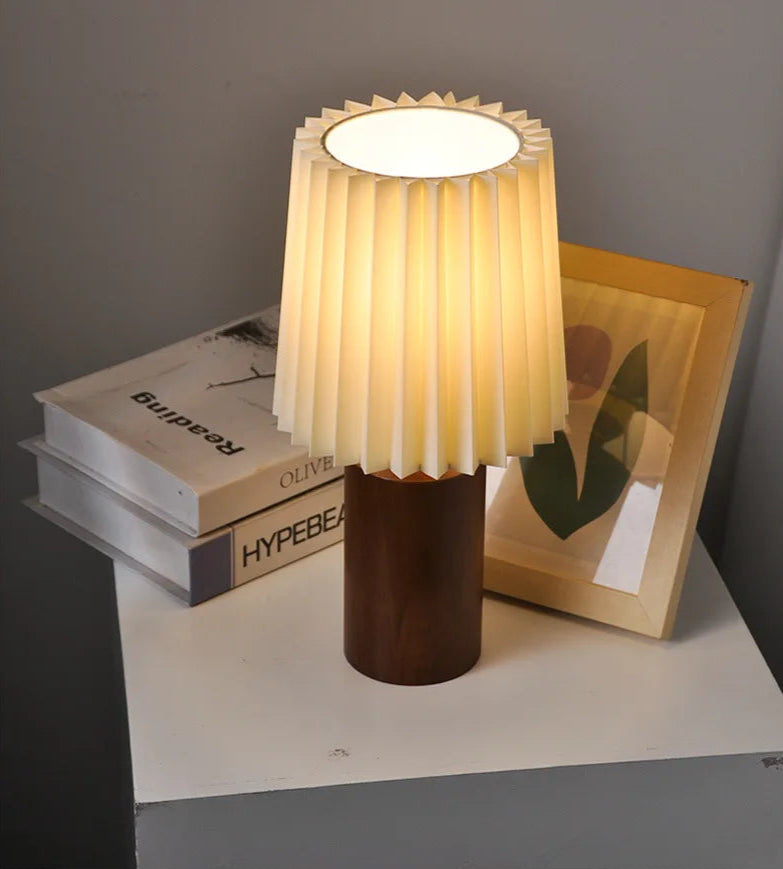 Lampe de Chevet Nordique Plissée en Bois - lampechevetdesign.com